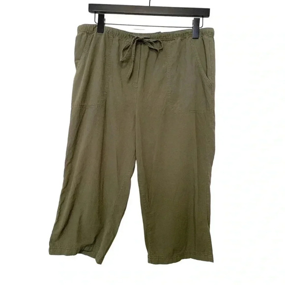George roomy, airy and light 100% cotton capris in sage green - Picture 1 of 4